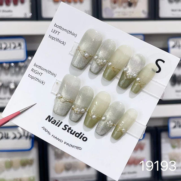 19193#Green cat’s eye floret