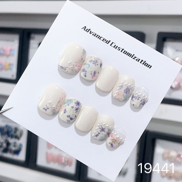 19441#Milk white pearl florets