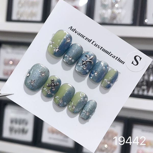 19442#Green Water Pool